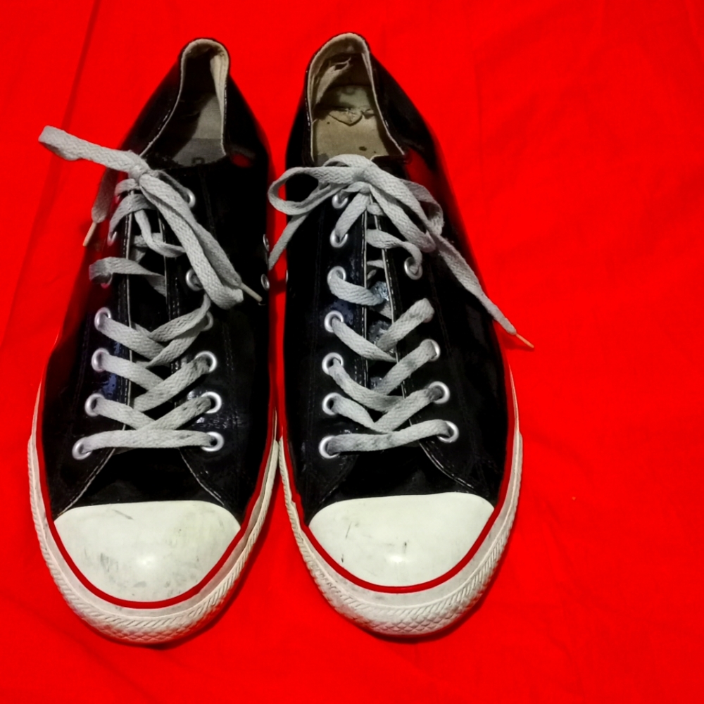 VINTAGE BLACK PATENT LEATHER ALL STAR CONVERSE LOW TOP SNEAKERS: 12 Men 14 Women
